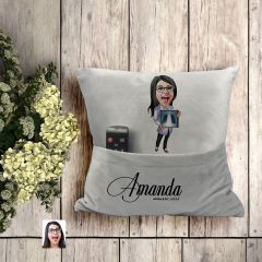 BK Gift Kişiye Özel Doktor Karikatür Tasarımlı Organizer Kumanda ve Atıştırmalık Cepli Gri Kırlent Yastık-8 Arkadaşa Hediye, Cepli Yastık