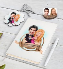 Kişiye Özel Yılın En Mükemmel Çifti Karikatürlü Beyaz Defter Kalem ve Anahtarlık Hediye Seti-13