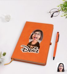 Kişiye Özel Mona Lisa Karikatürlü Turuncu Termo Deri Defter Kalem Seti Model 1