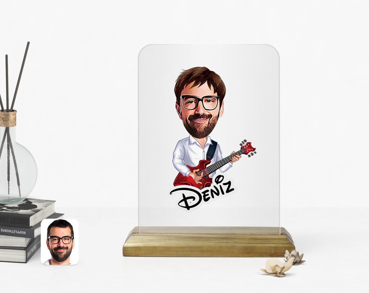 Kişiye Özel Erkek Gitarist Karikatürlü Ahşap Standlı Çerçeve-2