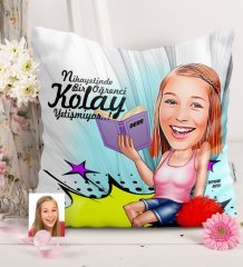 Kişiye Özel Bayan Öğrenci Karikatürlü Saten Yastık - 1