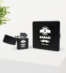 Kişiye Özel Dünyanın 1 Numaralı Babası Tasarımlı Siyah Metal Sigara Tabakası ve Benzinli Çakmak Seti-1