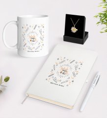 Kişiye Özel Öğretmenler Günümüz Kutlu Olsun Beyaz Kupa Defter Kalem ve İsimli Papatya Kolye Hediye Seti-1