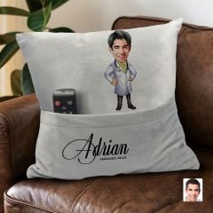 BK Gift Kişiye Özel Doktor Karikatür Tasarımlı Organizer Kumanda ve Atıştırmalık Cepli Gri Kırlent Yastık-3 Arkadaşa Hediye, Cepli Yastık