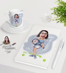 Kişiye Özel Bayan Tenis Oyuncusu Karikatürlü Beyaz Defter Kalem Türk Kahvesi Fincanı Seti-1