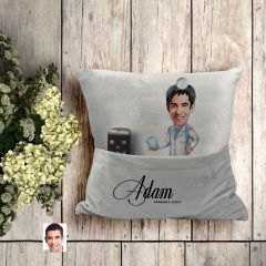 BK Gift Kişiye Özel Erkek Diş Hekimi Karikatür Tasarımlı Organizer Kumanda ve Atıştırmalık Cepli Gri Kırlent Yastık-3 Arkadaşa Hediye, Cepli Yastık
