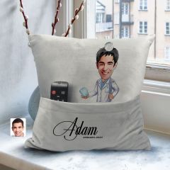 BK Gift Kişiye Özel Erkek Diş Hekimi Karikatür Tasarımlı Organizer Kumanda ve Atıştırmalık Cepli Gri Kırlent Yastık-3 Arkadaşa Hediye, Cepli Yastık