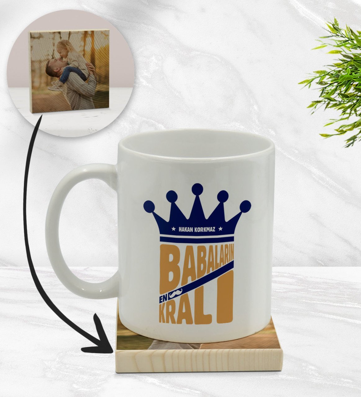 Kişiye Özel Babaların En Kralı Tasarımlı Beyaz Kupa Bardak ve Ahşap Bardak Altlığı Hediye Seti - Model 2