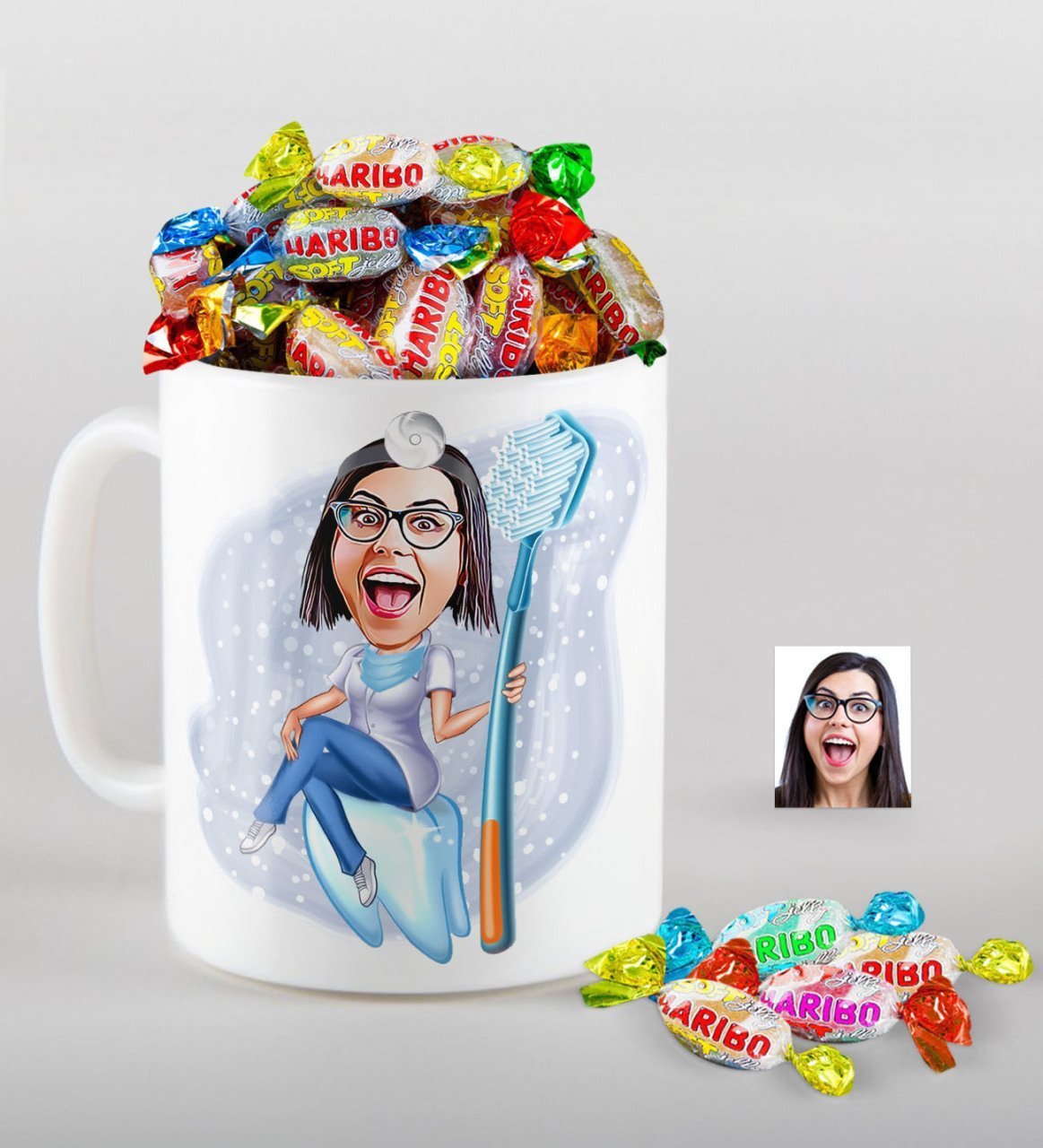 Kişiye Özel Bayan Diş Hekimi Karikatürlü Kupa ve Haribo Fruitbons Şeker Hediye Seti-2