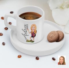 BK Gift Kişiye Özel Sunum Tabaklı Gezgin Karikatürlü Kahve Fincanı-2, Sevgiliye Hediye, Aileye Hediye, Arkadaşa Hediye
