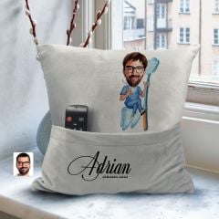 BK Gift Kişiye Özel Erkek Diş Hekimi Karikatür Tasarımlı Organizer Kumanda ve Atıştırmalık Cepli Gri Kırlent Yastık-1 Arkadaşa Hediye, Cepli Yastık