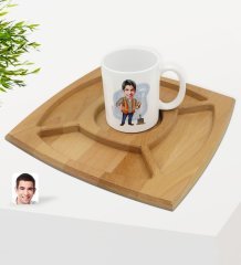 Kişiye Özel Erkek Karikatürlü Beyaz Kupa ve Doğal Masif Ahşap 4 Bölmeli Sunum Tabağı Çerezlik Hediye Seti-80