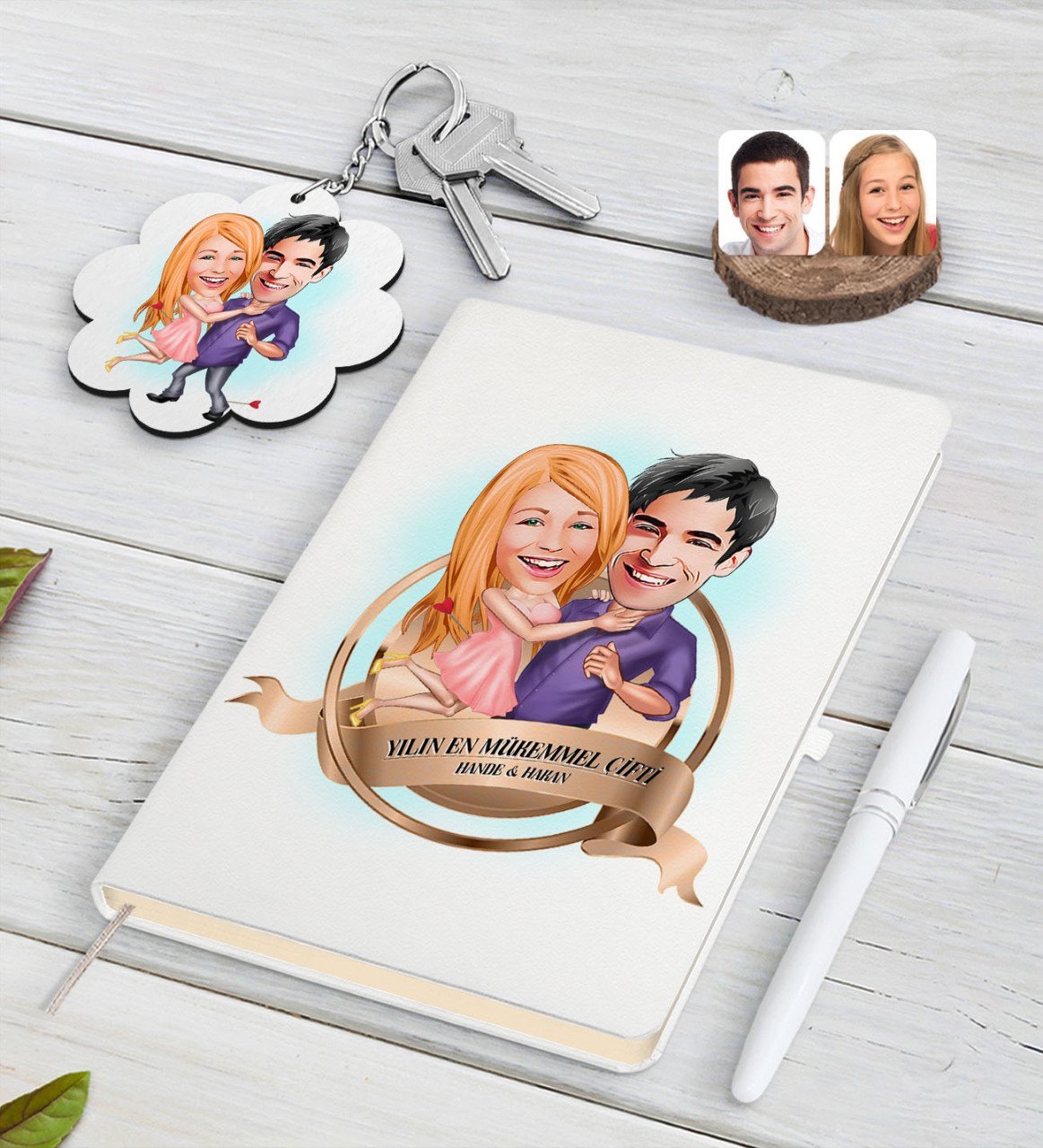 Kişiye Özel Yılın En Mükemmel Çifti Karikatürlü Beyaz Defter Kalem ve Anahtarlık Hediye Seti-3