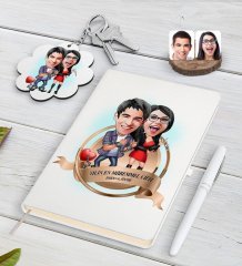 Kişiye Özel Yılın En Mükemmel Çifti Karikatürlü Beyaz Defter Kalem ve Anahtarlık Hediye Seti-1