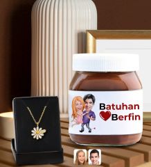 BK Gift Sevgiliye Özel İsimli Papatya Kolye ve Karikatürlü Nutella 400gr. Hediye Seti, Sevgililer Günü Hediye, Doğum Günü Hediyesi, Sevgiliye Hediye-1