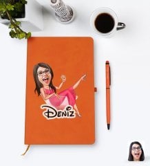 Kişiye Özel Kadın Patroniçe Karikatürlü Turuncu Termo Deri Defter Kalem Seti Model 1