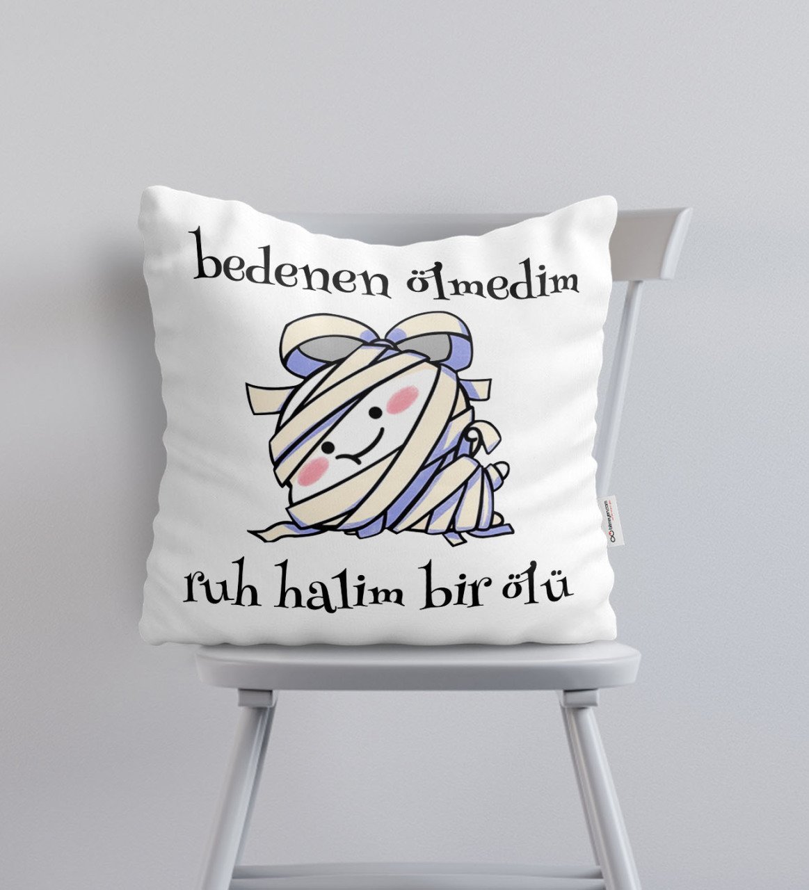 BK Gift Ruh Halim Bir Ölü Tasarımlı Yastık - Model 1