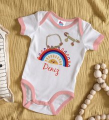 BK Kids Kişiye Özel İsimli Pembe Bebek Body Zıbın Kız Bebek Künyesi ve İğnesi Hediye Seti-1