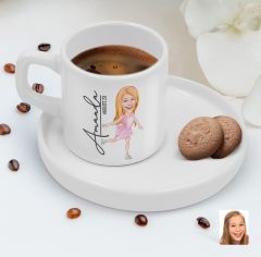 BK Gift Kişiye Özel Sunum Tabaklı Buz Pateni Karikatürlü Kahve Fincanı-1, Sevgiliye Hediye, Aileye Hediye, Arkadaşa Hediye