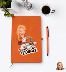 Kişiye Özel Kadın Patron Karikatürlü Turuncu Termo Deri Defter Kalem Seti Model 6