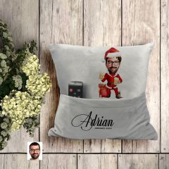 BK Gift Kişiye Özel Erkek Yılbaşı Karikatür Tasarımlı Organizer Kumanda ve Atıştırmalık Cepli Gri Kırlent Yastık-2 Arkadaşa Hediye, Cepli Yastık