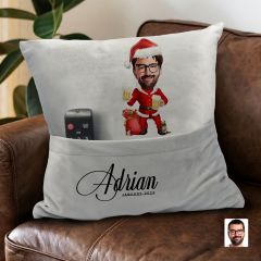 BK Gift Kişiye Özel Erkek Yılbaşı Karikatür Tasarımlı Organizer Kumanda ve Atıştırmalık Cepli Gri Kırlent Yastık-2 Arkadaşa Hediye, Cepli Yastık