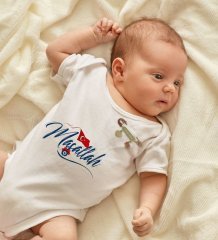 BK Kids Kişiye Özel Maşallah Tasarımlı Beyaz Bebek Body Zıbın Kız Bebek Künyesi ve İğnesi Hediye Seti-3