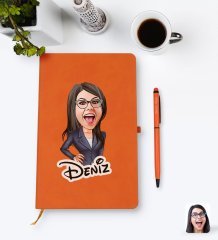 Kişiye Özel Kadın Patron Karikatürlü Turuncu Termo Deri Defter Kalem Seti Model 4