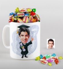 Kişiye Özel Bay Mezun Karikatürlü Kupa ve Haribo Fruitbons Şeker Hediye Seti