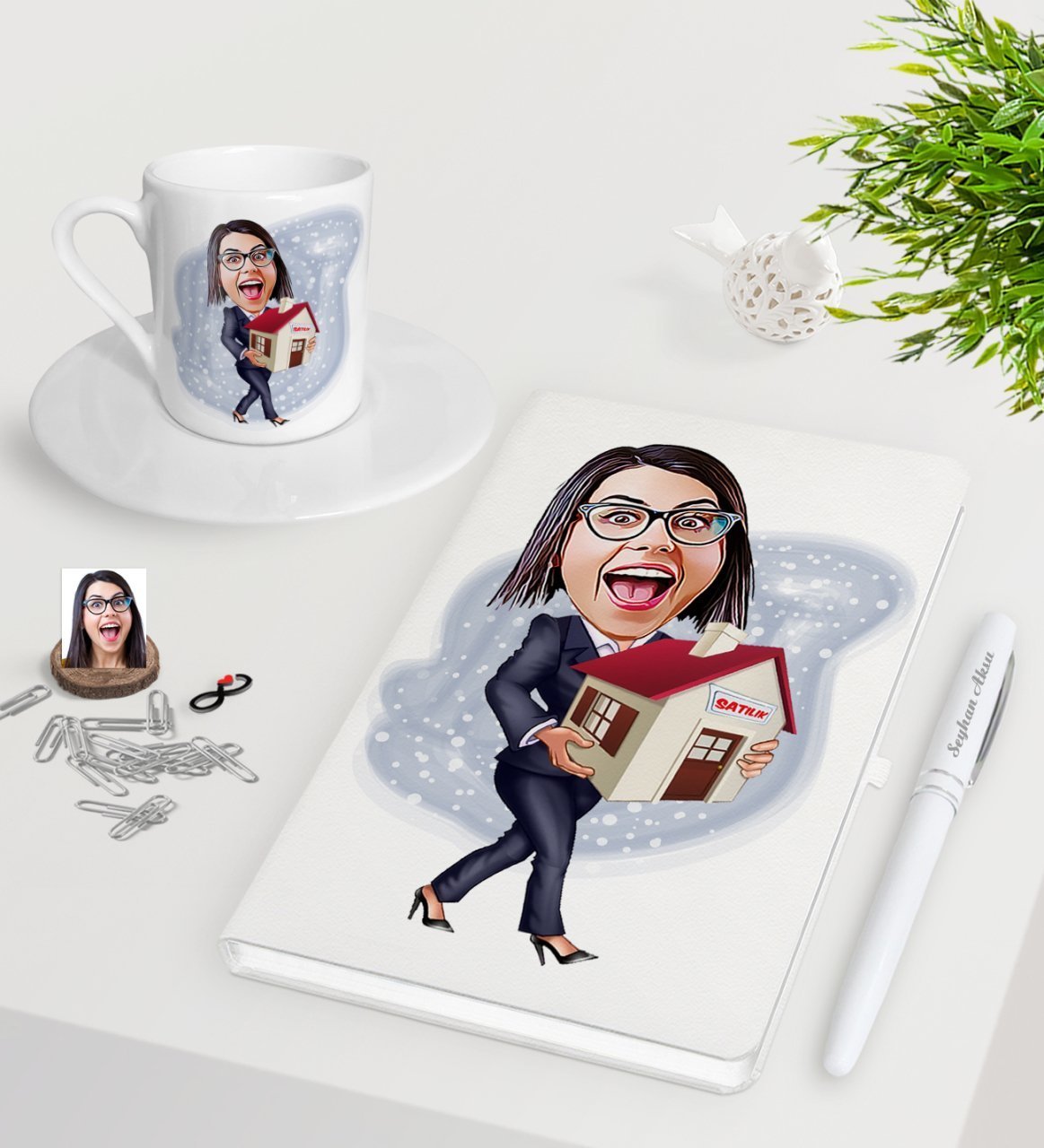 Kişiye Özel Bayan Emlakçı Karikatürlü Beyaz Defter Kalem Türk Kahvesi Fincanı Seti-1