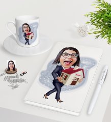 Kişiye Özel Bayan Emlakçı Karikatürlü Beyaz Defter Kalem Türk Kahvesi Fincanı Seti-1