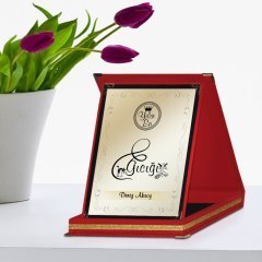 Kişiye Özel Yılın En Gıcığı Kırmızı Plaket Ödülü