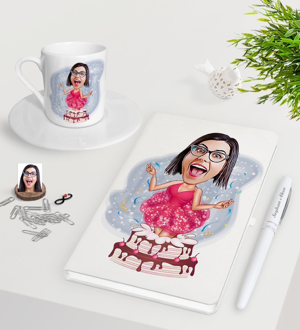 Kişiye Özel Bayan Doğum Günü Karikatürlü Beyaz Defter Kalem Türk Kahvesi Fincanı Seti-1