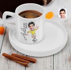 BK Gift Kişiye Özel Sunum Tabaklı Futbolcu Karikatürlü Kahve Fincanı-1, Sevgiliye Hediye, Aileye Hediye, Arkadaşa Hediye