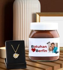 BK Gift Sevgiliye Özel İsimli Papatya Kolye ve Nutella 400gr. Hediye Seti, Sevgililer Günü Hediye, Doğum Günü Hediyesi, Sevgiliye Hediye