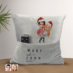 BK Gift Kişiye Özel Yılbaşı Sevgili Karikatür Tasarımlı Organizer Kumanda ve Atıştırmalık Cepli Gri Kırlent Yastık-3 Arkadaşa Hediye, Cepli Yastık
