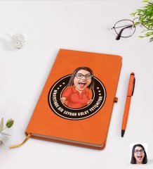 Kişiye Özel Kadın Nihayetinde Karikatürlü Turuncu Termo Deri Defter Kalem Seti Model 3