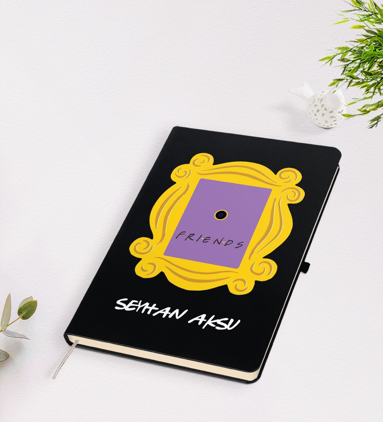 BK Gift Kişiye Özel İsimli Friends Monica’s Kapı Çerçevesi Tasarımlı Siyah Defter-2