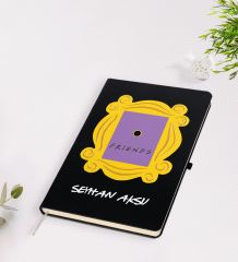 BK Gift Kişiye Özel İsimli Friends Monica’s Kapı Çerçevesi Tasarımlı Siyah Defter-2