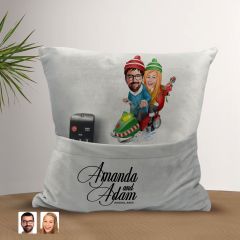 BK Gift Kişiye Özel Yılbaşı Sevgili Karikatür Tasarımlı Organizer Kumanda ve Atıştırmalık Cepli Gri Kırlent Yastık-1 Arkadaşa Hediye, Cepli Yastık