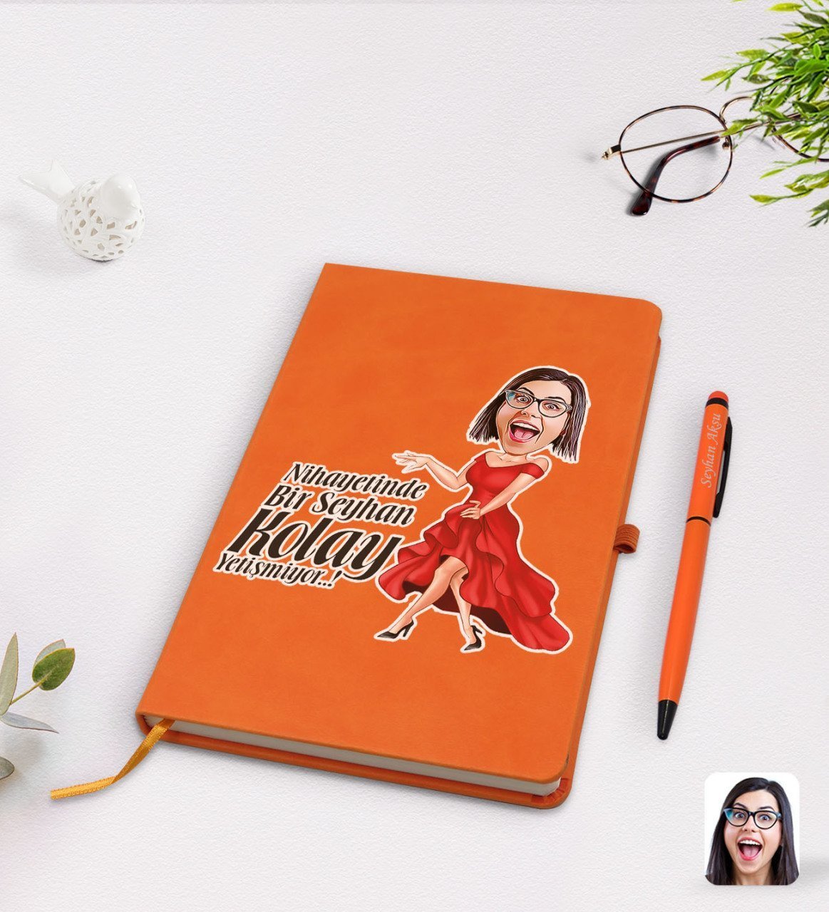 Kişiye Özel Kadın Nihayetinde Karikatürlü Turuncu Termo Deri Defter Kalem Seti Model 1