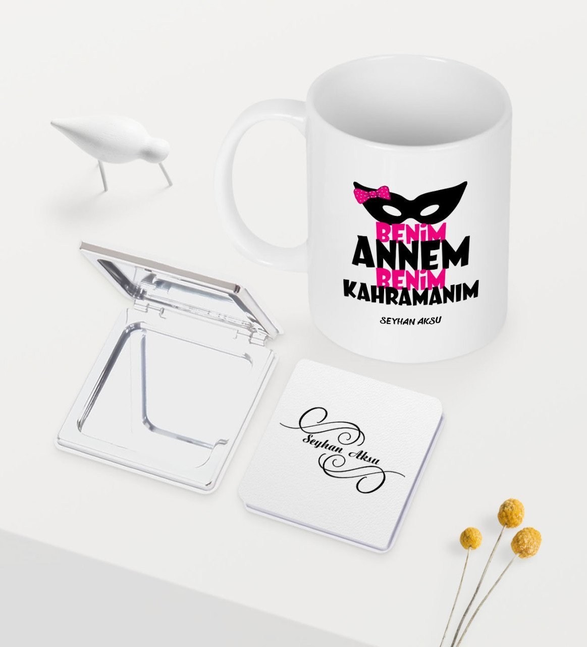 Kişiye Özel Annem Benim Kahramanım Beyaz Kupa Ayna Seti