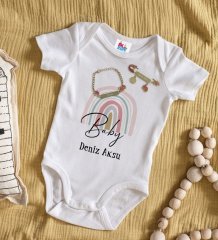 BK Kids Kişiye Özel Baby Tasarımlı Beyaz Bebek Body Zıbın Kız Bebek Künyesi ve İğnesi Hediye Seti-1