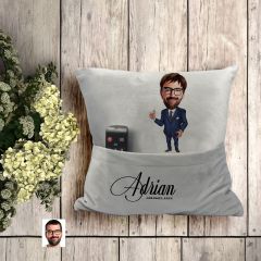 BK Gift Kişiye Özel Boss Baba Karikatür Tasarımlı Organizer Kumanda ve Atıştırmalık Cepli Gri Kırlent Yastık-6 Arkadaşa Hediye, Cepli Yastık
