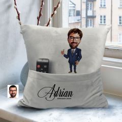 BK Gift Kişiye Özel Boss Baba Karikatür Tasarımlı Organizer Kumanda ve Atıştırmalık Cepli Gri Kırlent Yastık-6 Arkadaşa Hediye, Cepli Yastık