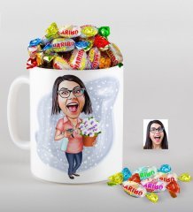 Kişiye Özel Ev Hanımı Karikatürlü Kupa ve Haribo Fruitbons Şeker Hediye Seti-2