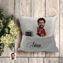 BK Gift Kişiye Özel Boss Baba Karikatür Tasarımlı Organizer Kumanda ve Atıştırmalık Cepli Gri Kırlent Yastık-4 Arkadaşa Hediye, Cepli Yastık