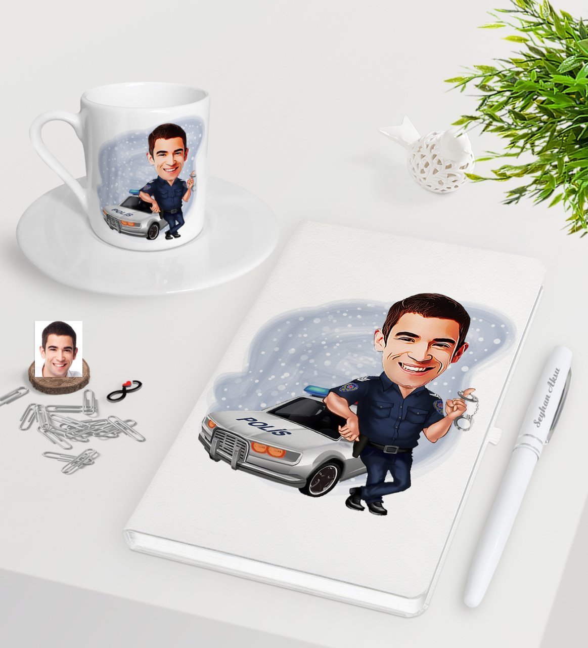 Kişiye Özel Erkek Trafik Polisi Karikatürlü Beyaz Defter Kalem Türk Kahvesi Fincanı Seti-1