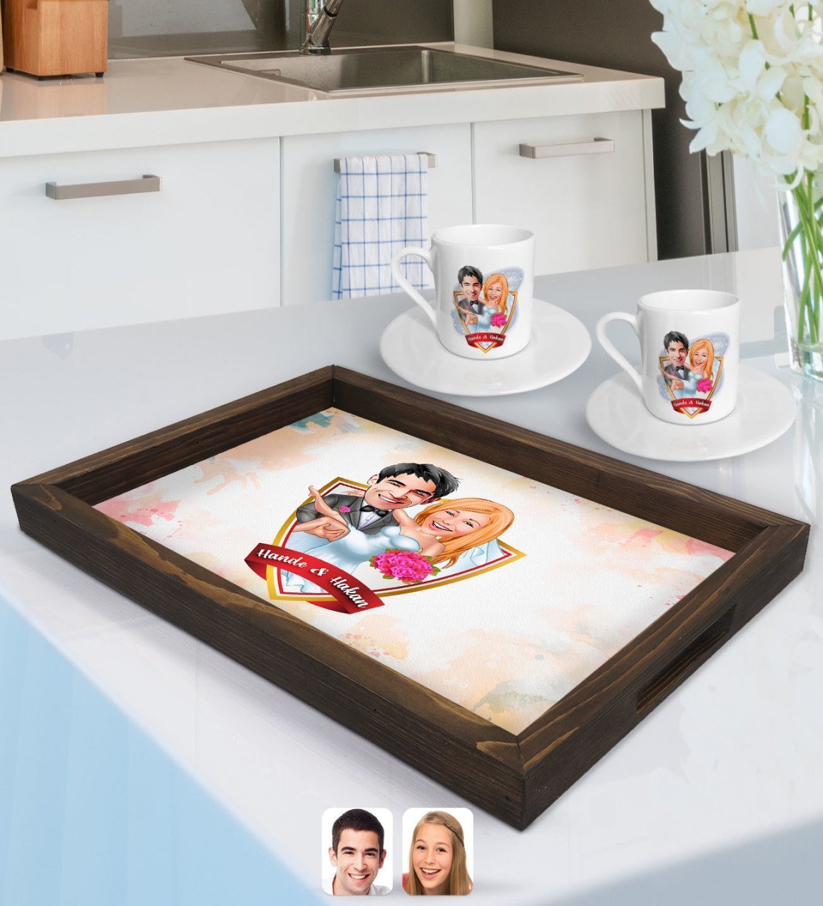 Kişiye Özel İsimli Evleniyoruz Karikatürlü Doğal Ahşap Tepsi ve 2’li Kahve Fincan Seti-9