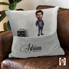 BK Gift Kişiye Özel Boss Baba Karikatür Tasarımlı Organizer Kumanda ve Atıştırmalık Cepli Gri Kırlent Yastık-2 Arkadaşa Hediye, Cepli Yastık